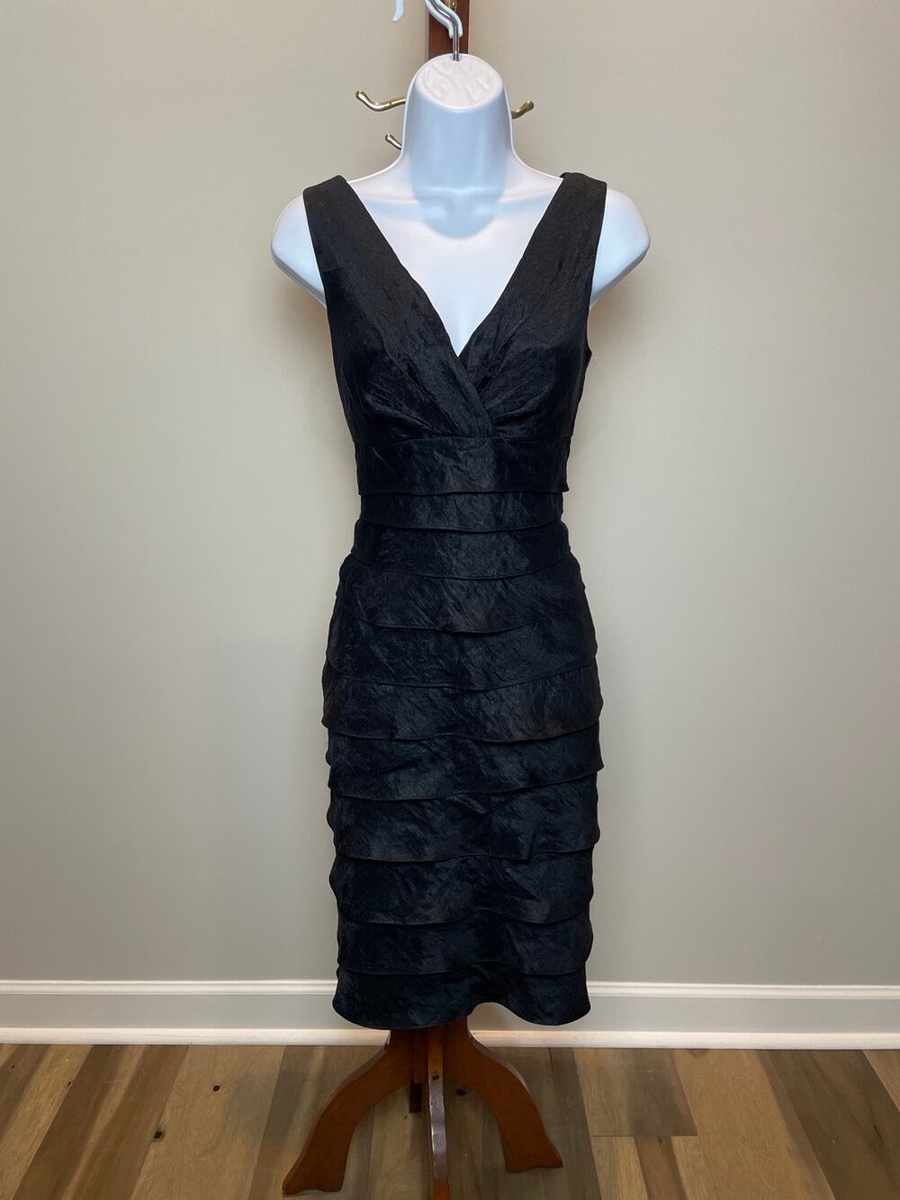 London Style Tiered Fringe Sheath Dress Size 10 Black Sleeveless V Neck